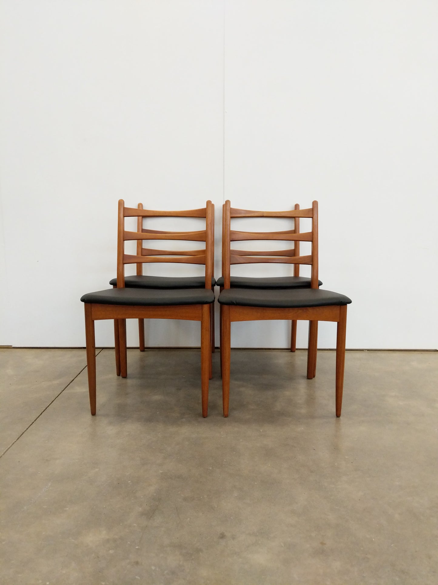 Set of 4 Vintage Mid Century Modern Dining Chairs by Greaves & Thomas
