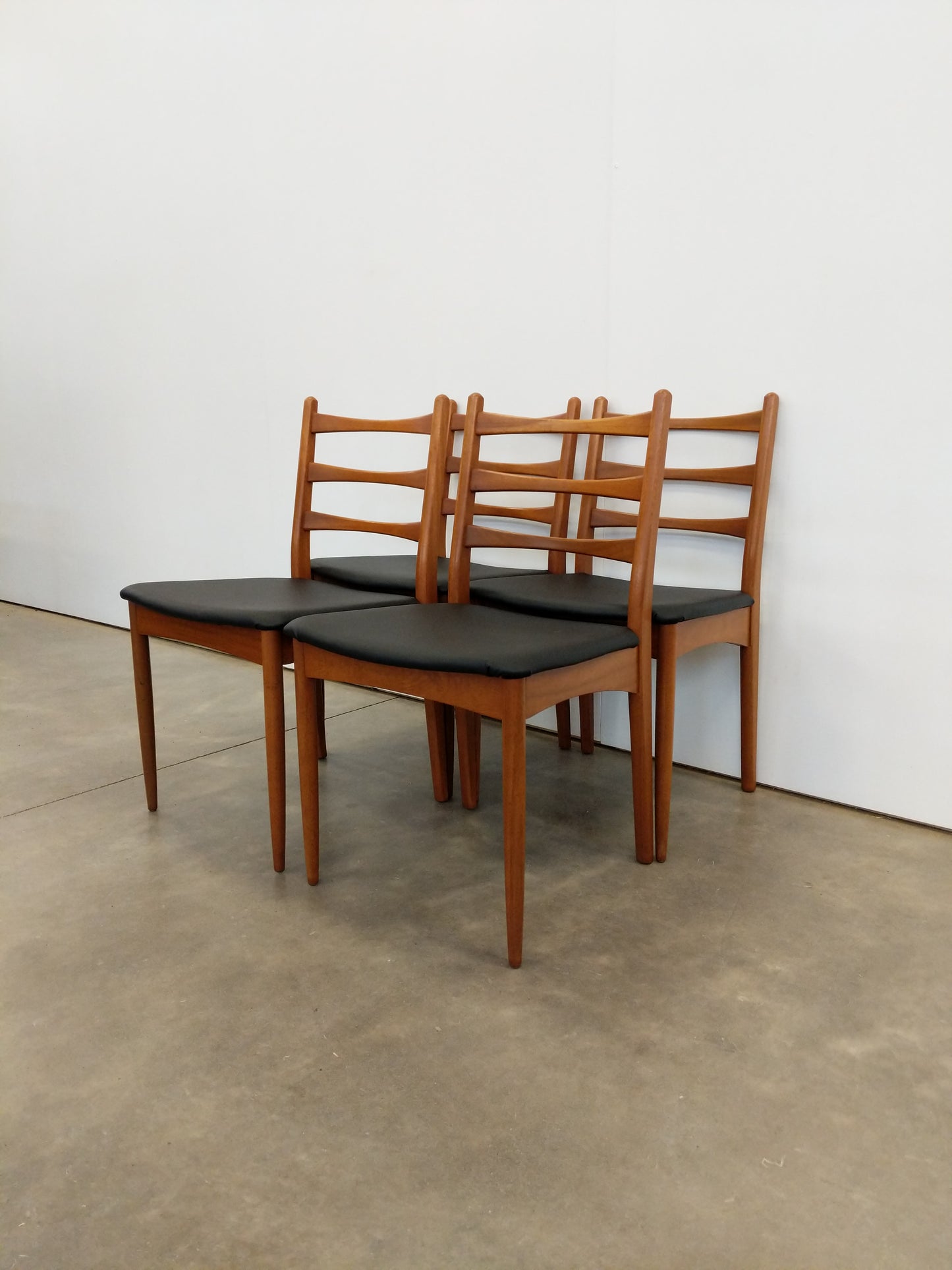 Set of 4 Vintage Mid Century Modern Dining Chairs by Greaves & Thomas