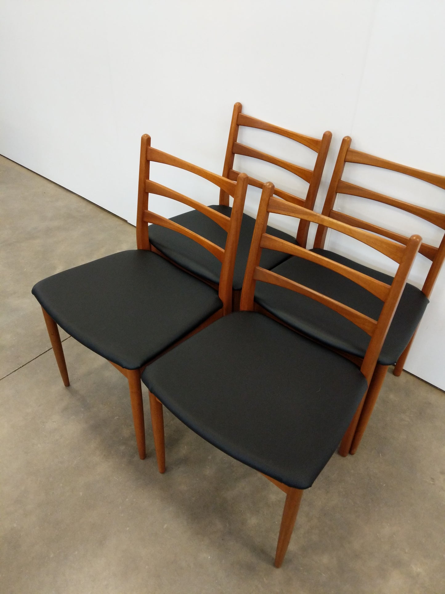 Set of 4 Vintage Mid Century Modern Dining Chairs by Greaves & Thomas