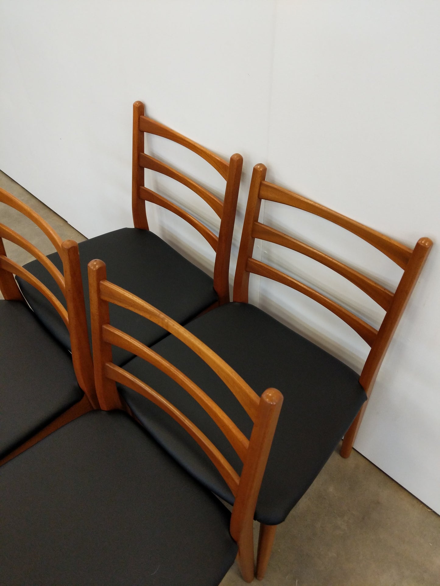 Set of 4 Vintage Mid Century Modern Dining Chairs by Greaves & Thomas