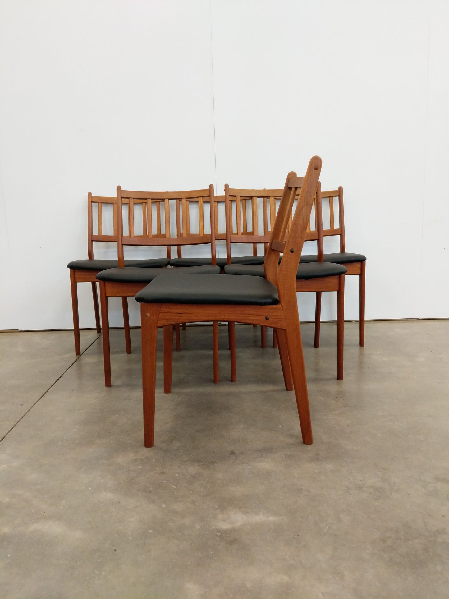 Set of 6 Vintage Danish Modern Dining Chairs by Spøttrup