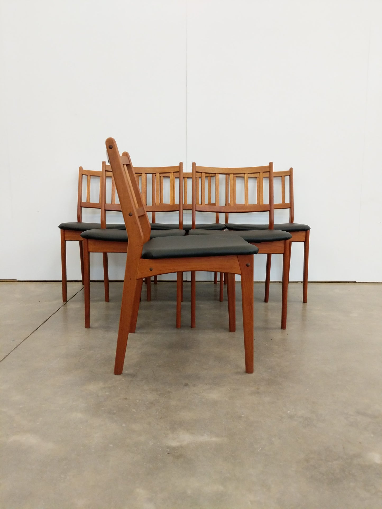 Set of 6 Vintage Danish Modern Dining Chairs by Spøttrup