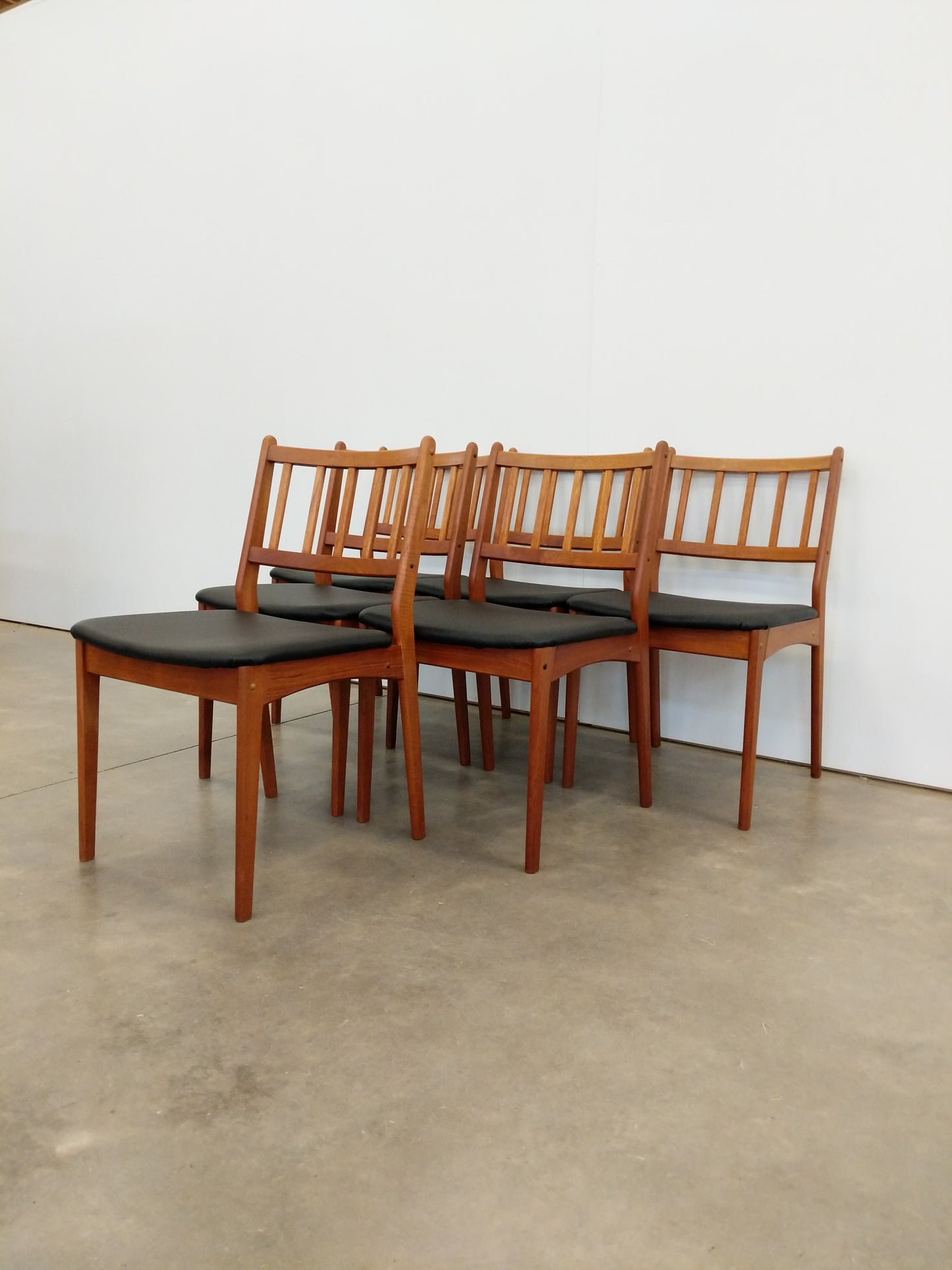 Set of 6 Vintage Danish Modern Dining Chairs by Spøttrup