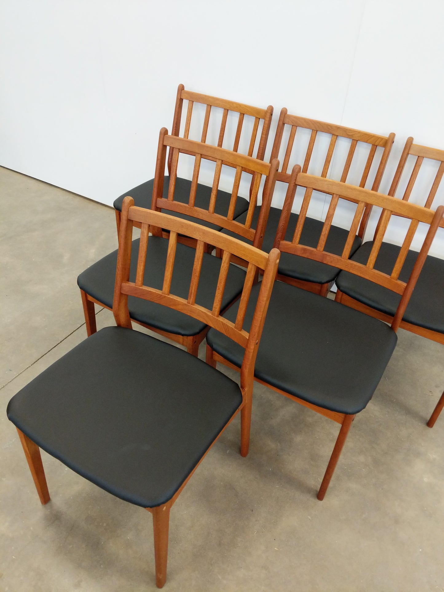 Set of 6 Vintage Danish Modern Dining Chairs by Spøttrup