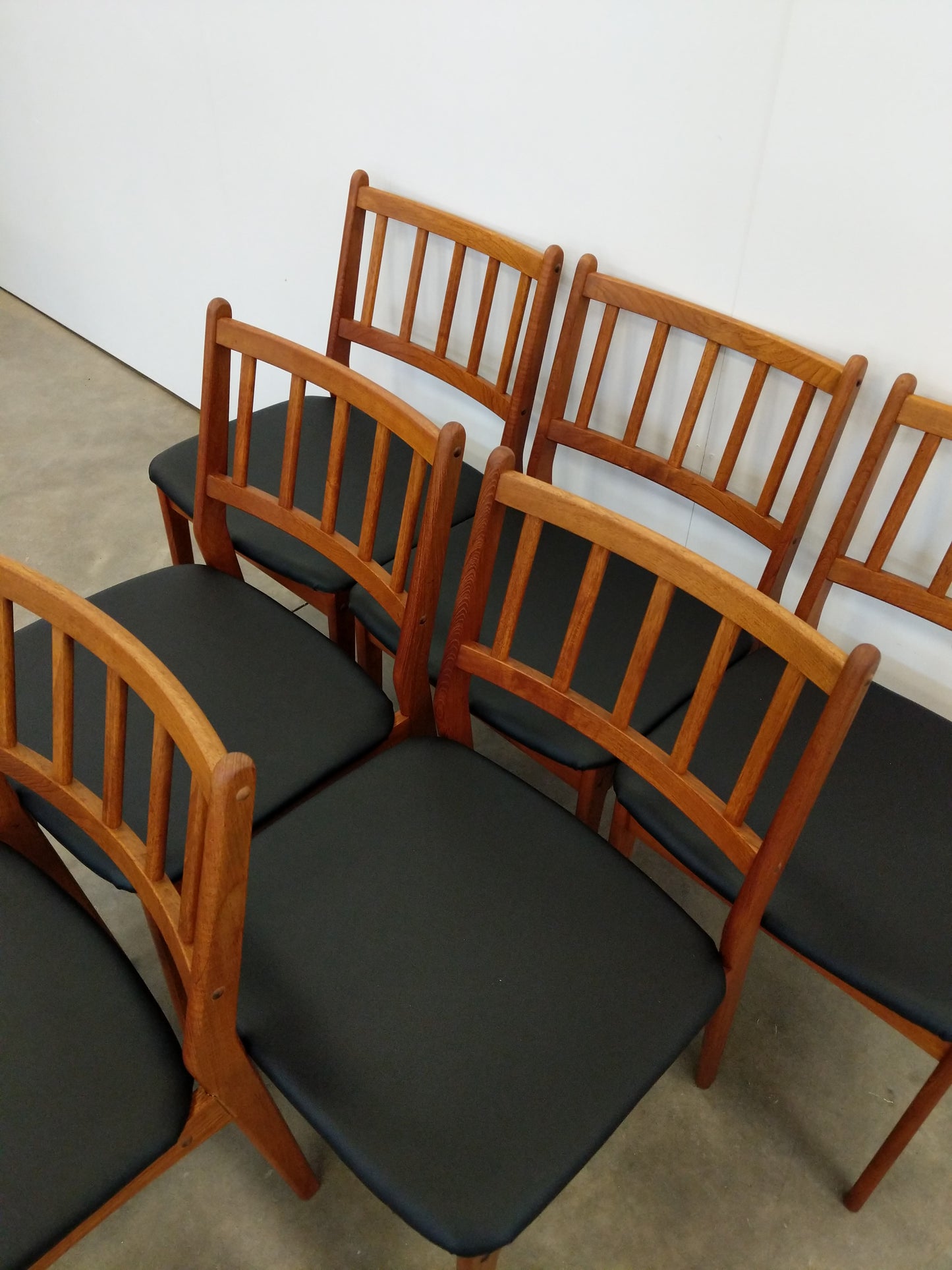 Set of 6 Vintage Danish Modern Dining Chairs by Spøttrup