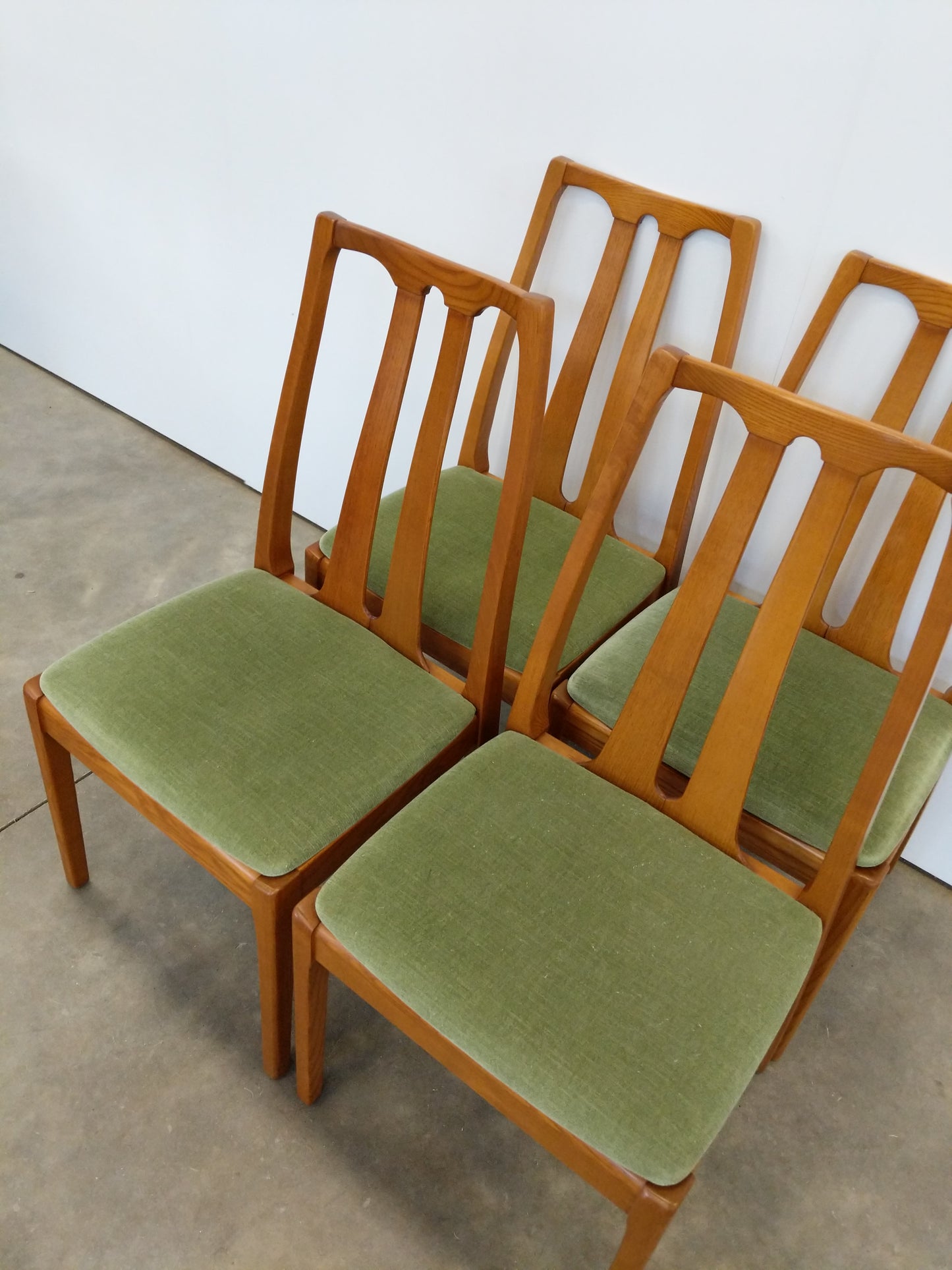 Set of 4 Vintage Mid Century Modern Dining Chairs by Parker Knoll