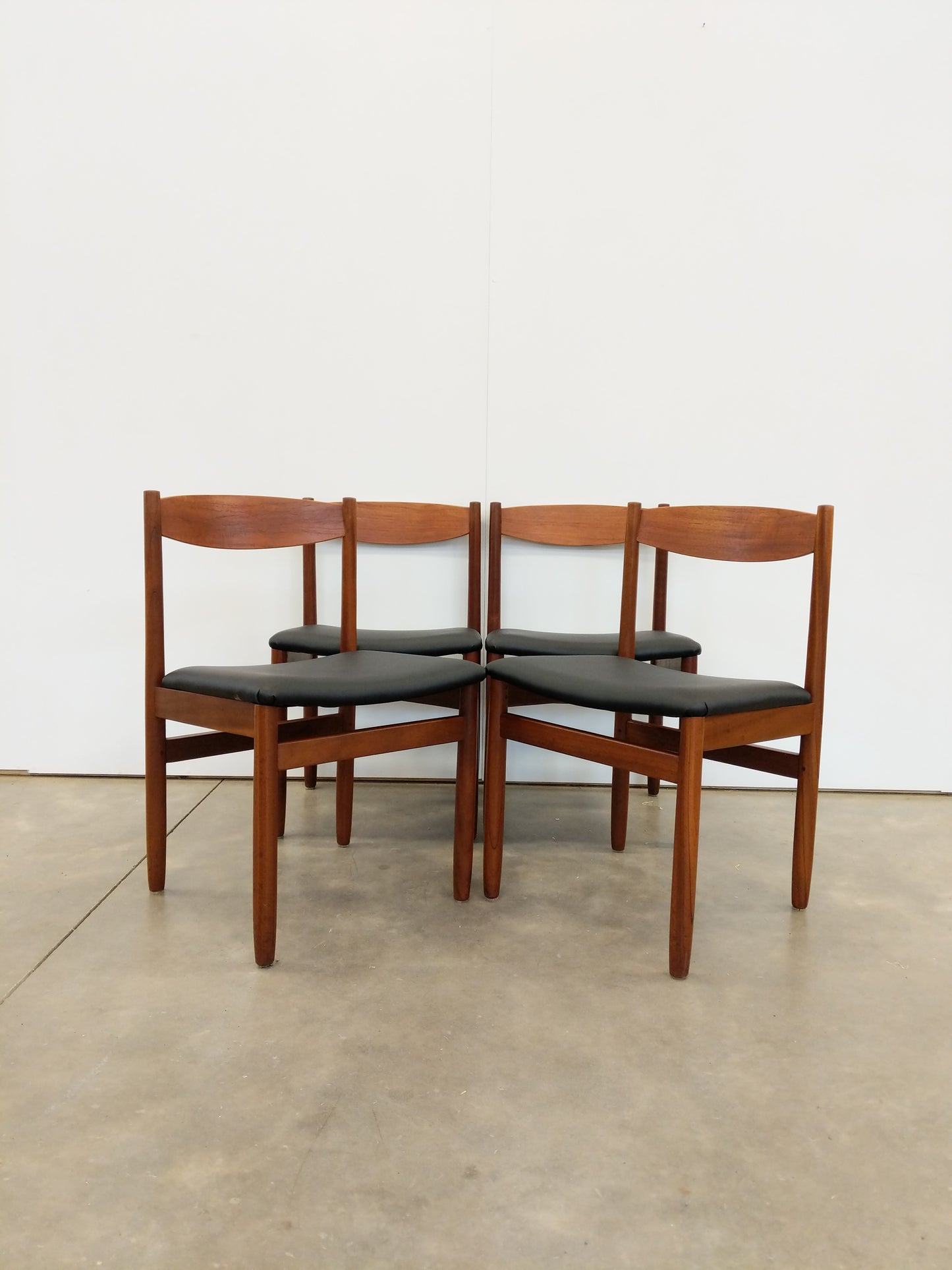Set of 4 Vintage Mid Century Modern Dining Chairs
