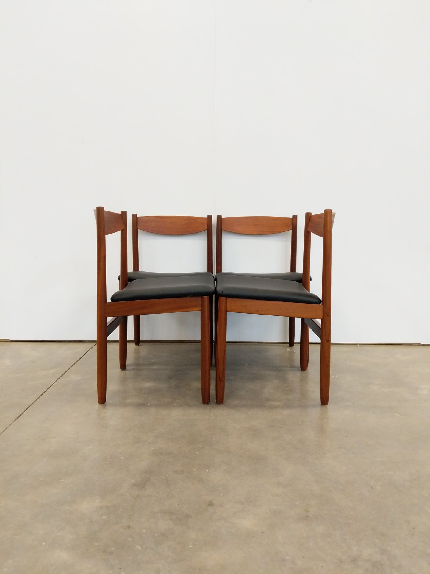 Set of 4 Vintage Mid Century Modern Dining Chairs