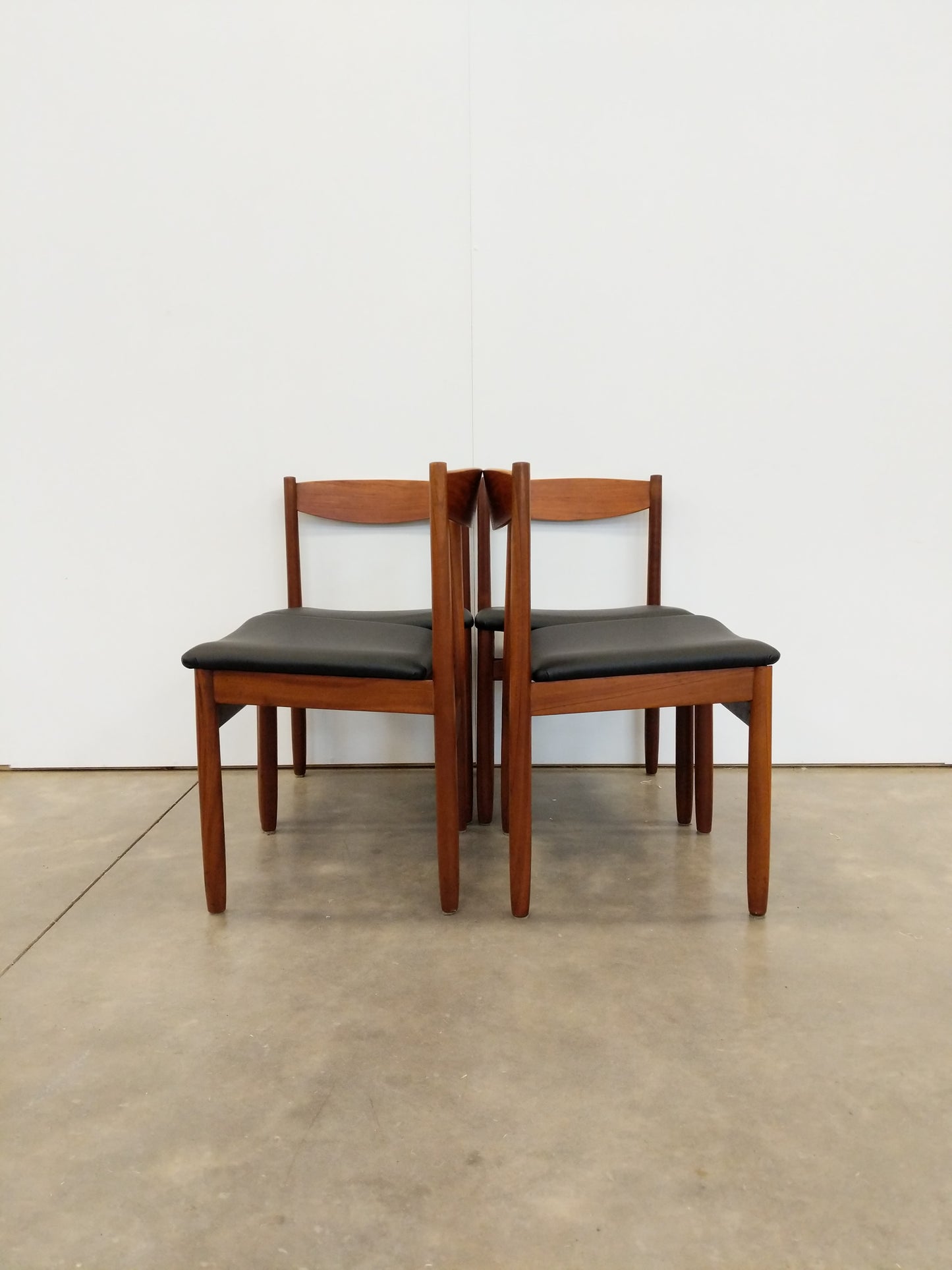 Set of 4 Vintage Mid Century Modern Dining Chairs
