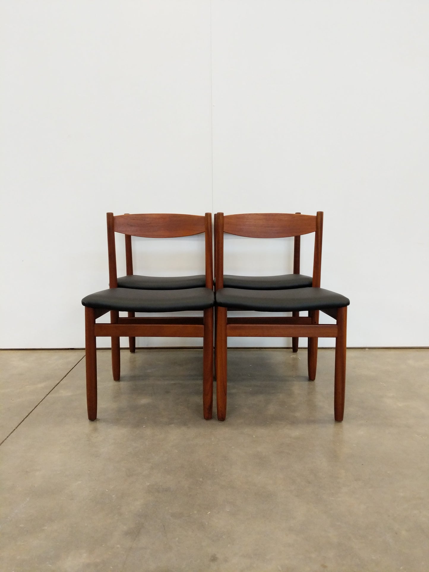 Set of 4 Vintage Mid Century Modern Dining Chairs