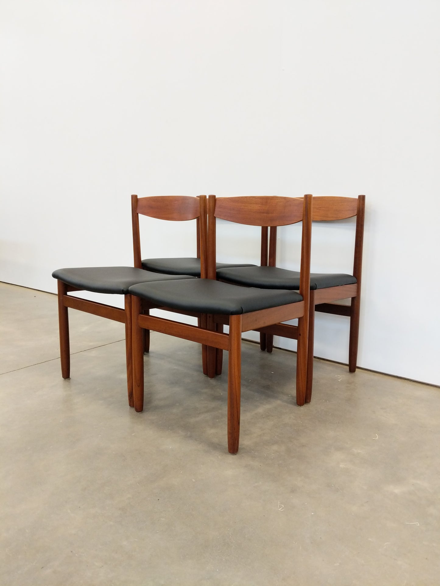 Set of 4 Vintage Mid Century Modern Dining Chairs