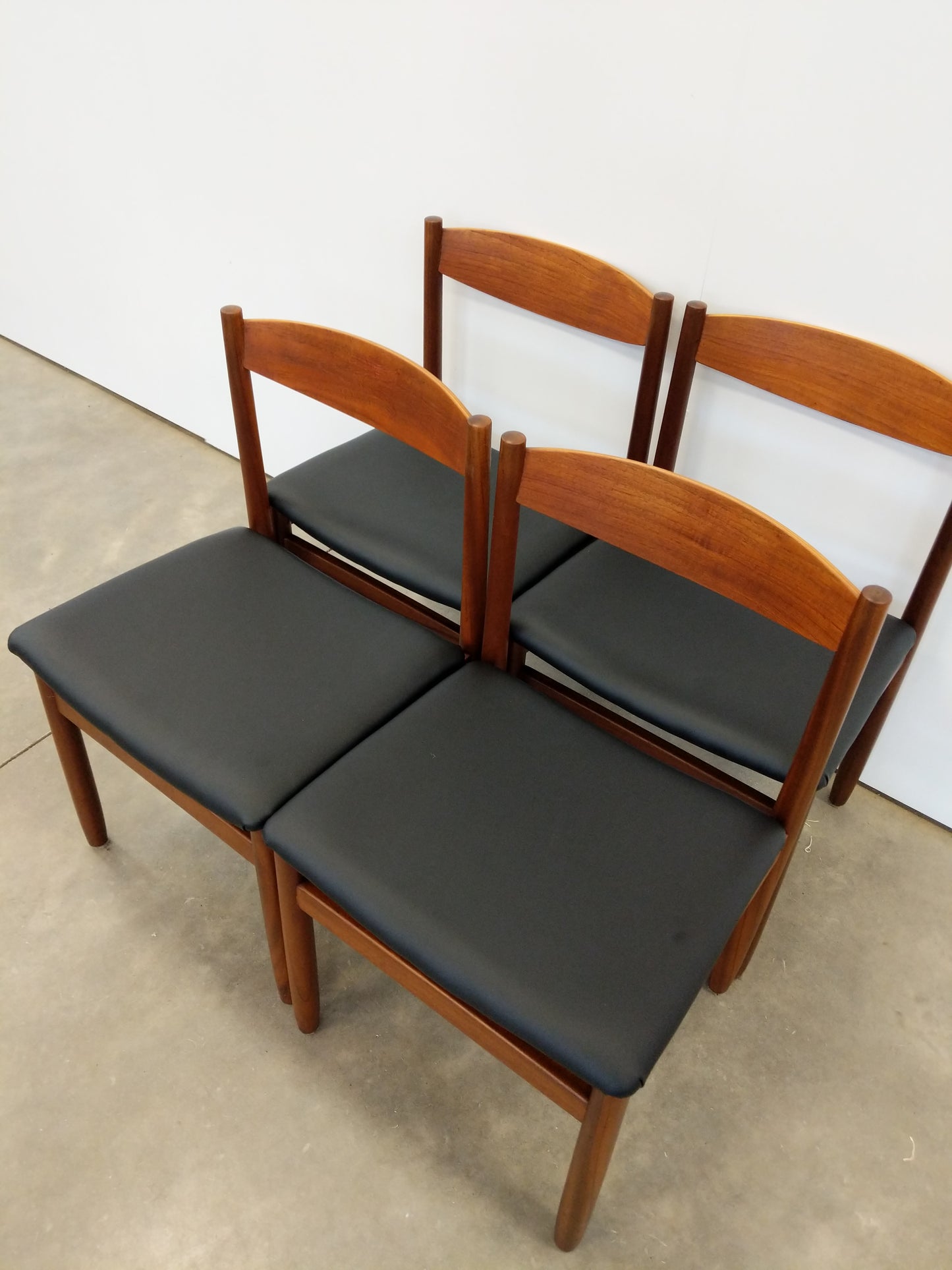 Set of 4 Vintage Mid Century Modern Dining Chairs