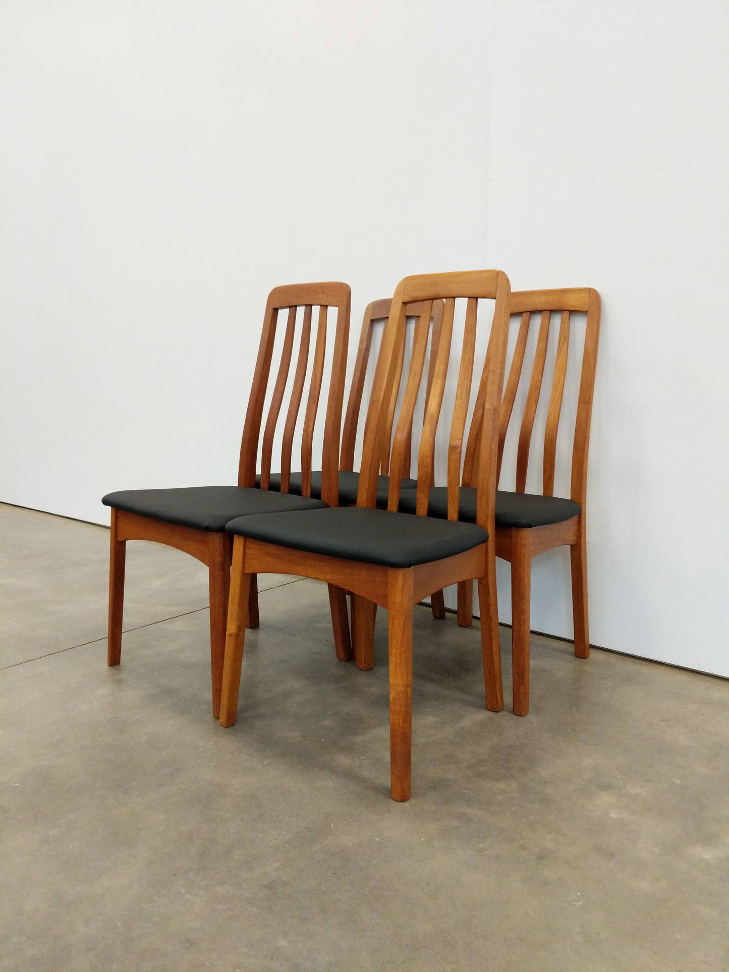 Set of 4 Vintage Mid Century Modern Dining Chairs by Benny Linden
