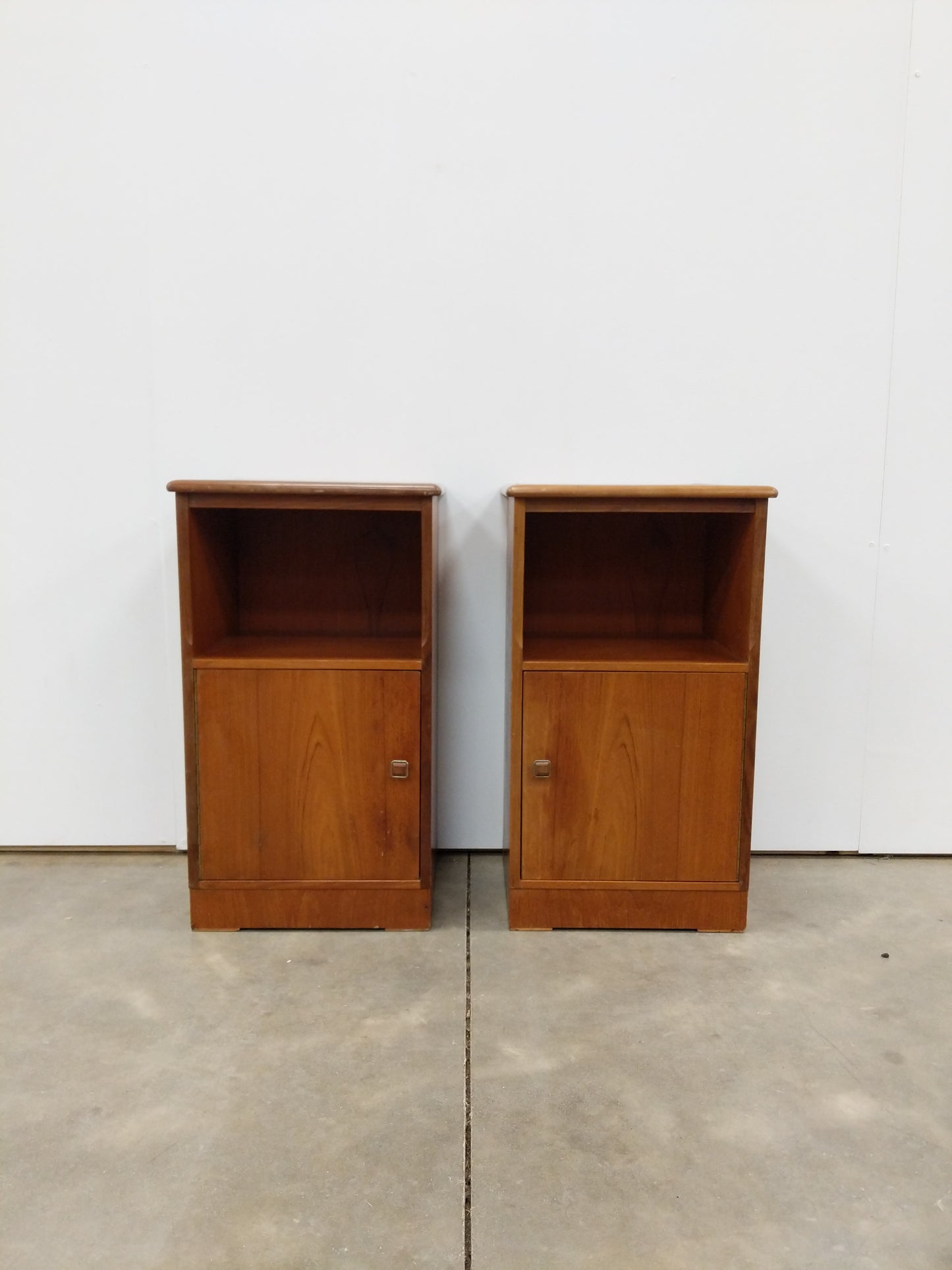 Pair of Vintage Mid Century Modern Teak Nightstands