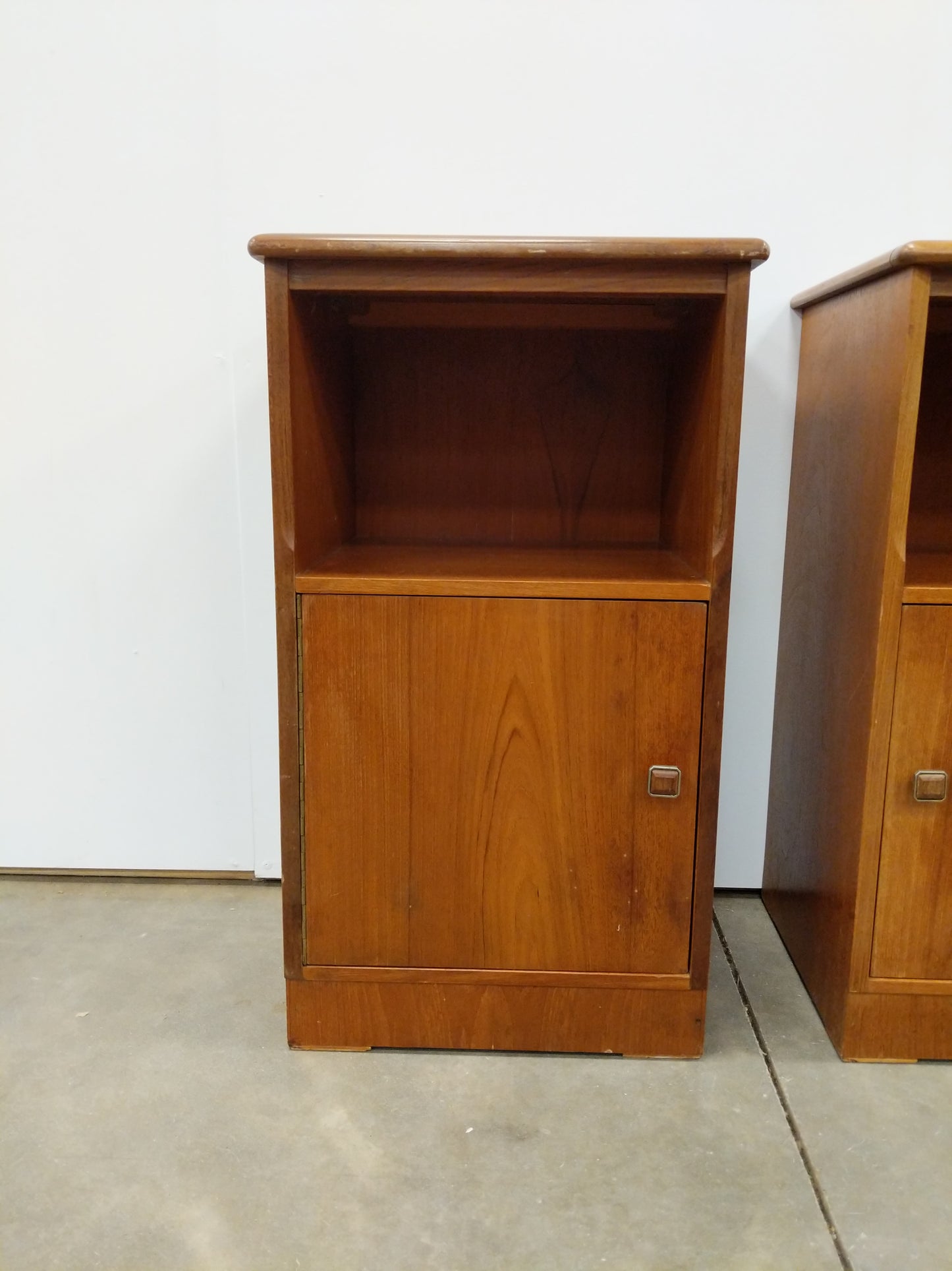 Pair of Vintage Mid Century Modern Teak Nightstands