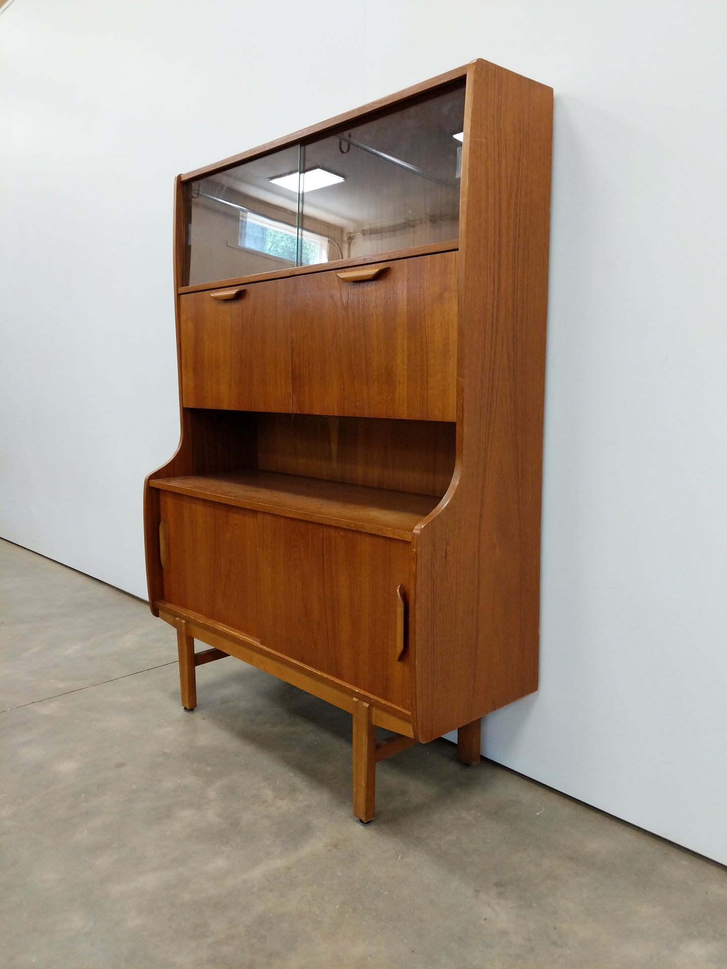 Vintage Mid Century Modern Teak Cabinet / Sideboard