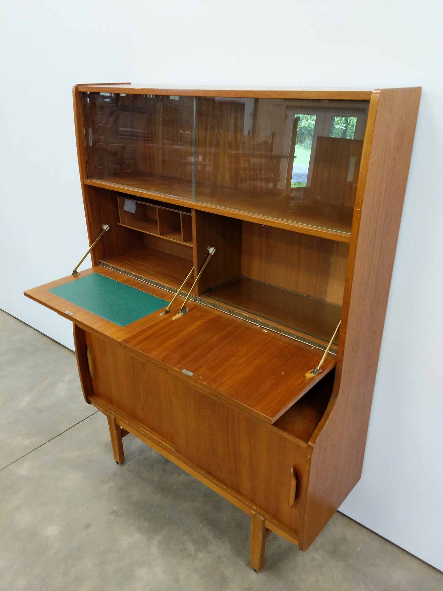 Vintage Mid Century Modern Teak Cabinet / Sideboard