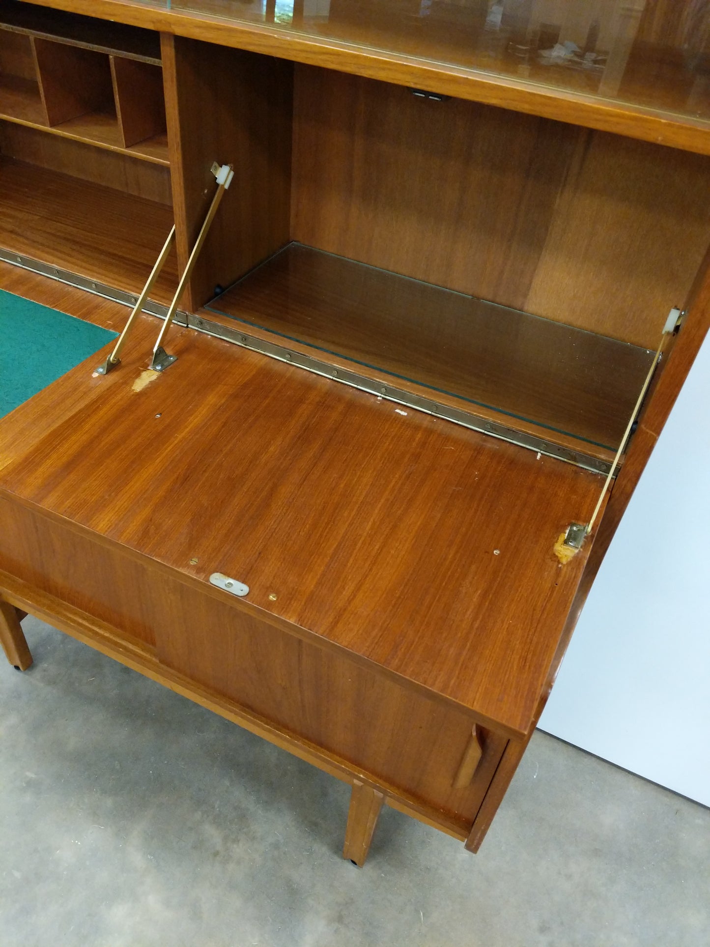 Vintage Mid Century Modern Teak Cabinet / Sideboard