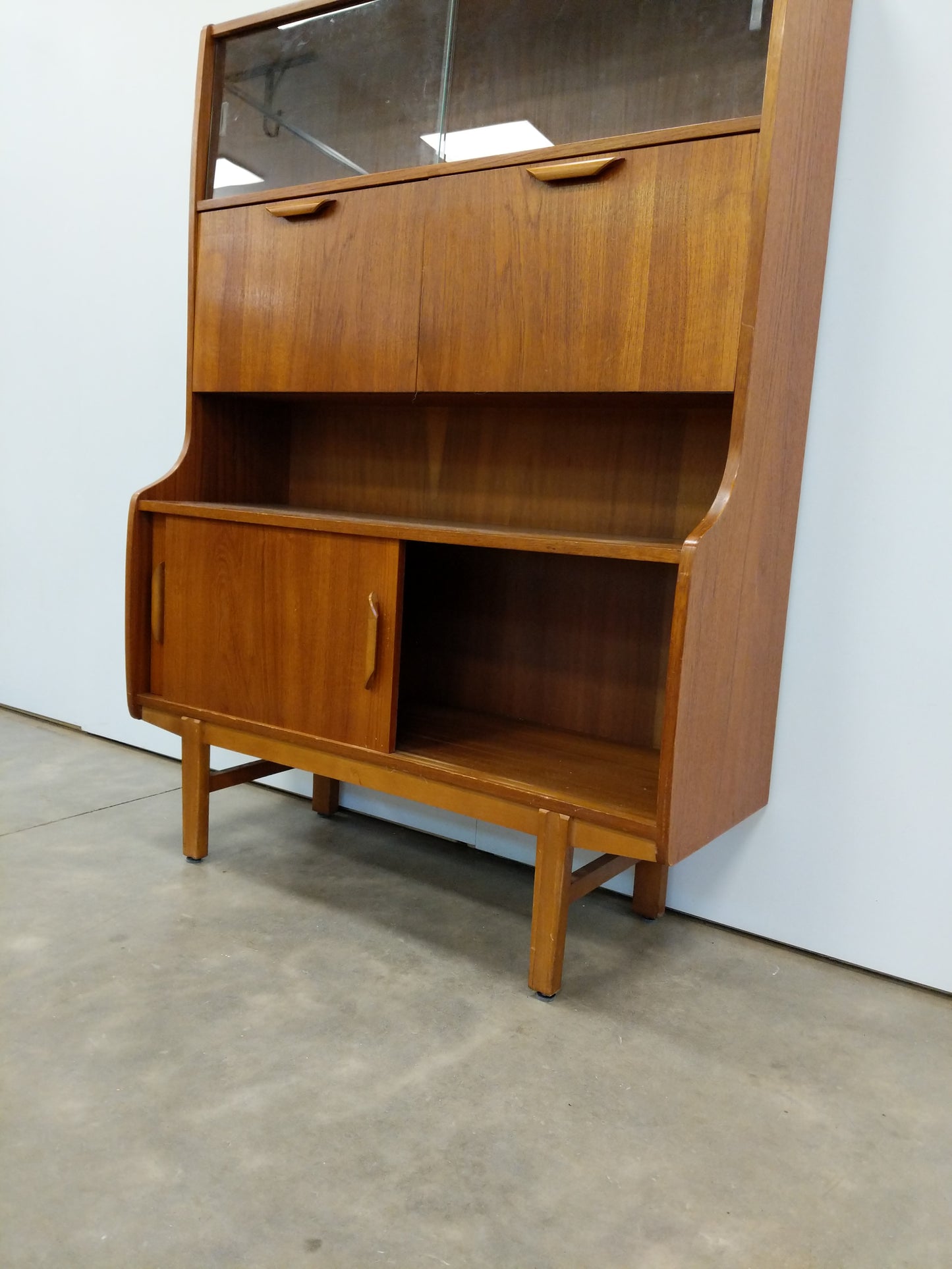 Vintage Mid Century Modern Teak Cabinet / Sideboard