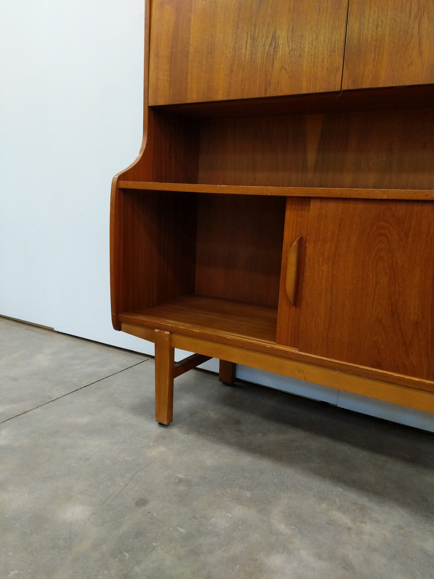 Vintage Mid Century Modern Teak Cabinet / Sideboard