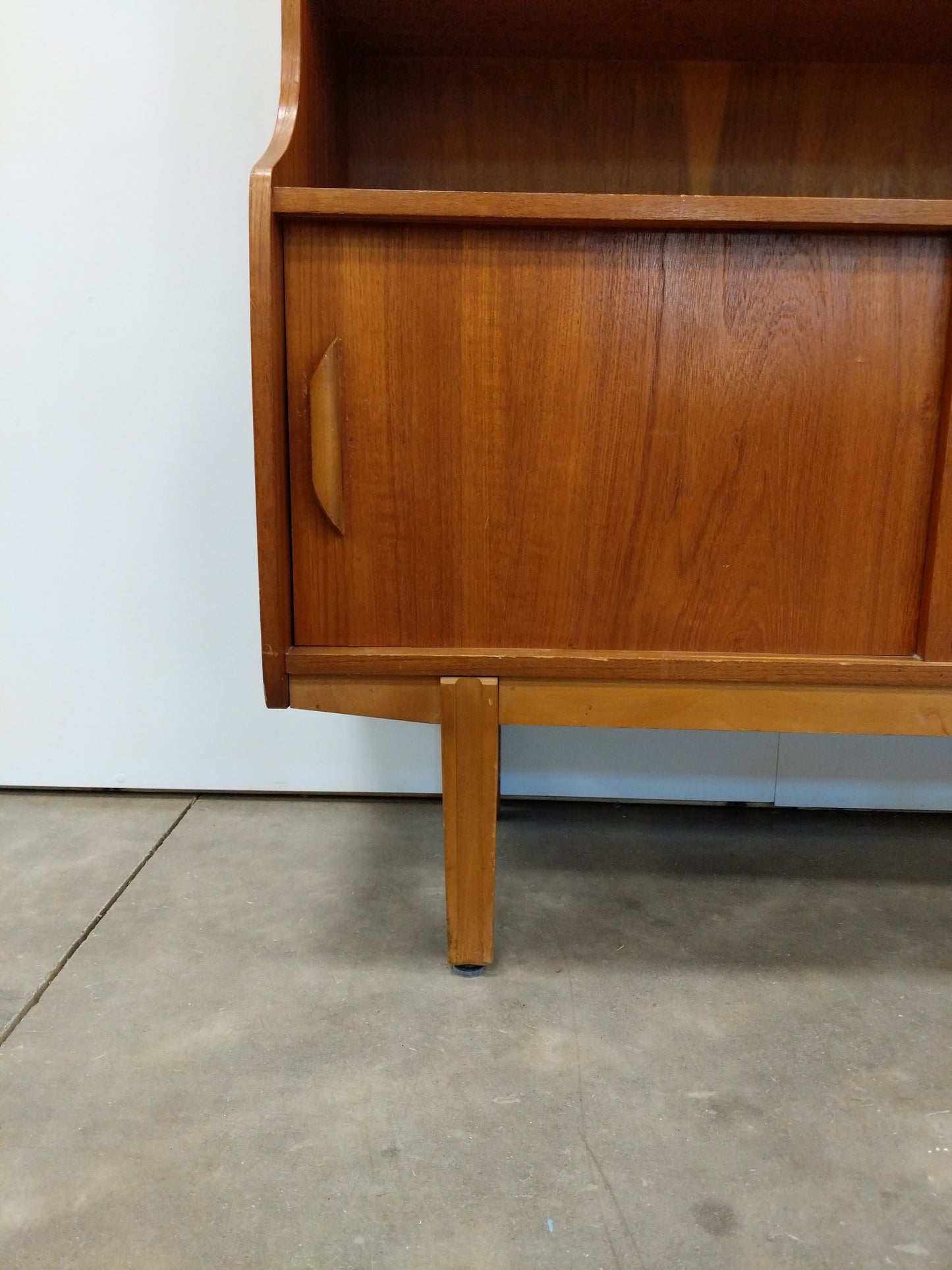 Vintage Mid Century Modern Teak Cabinet / Sideboard