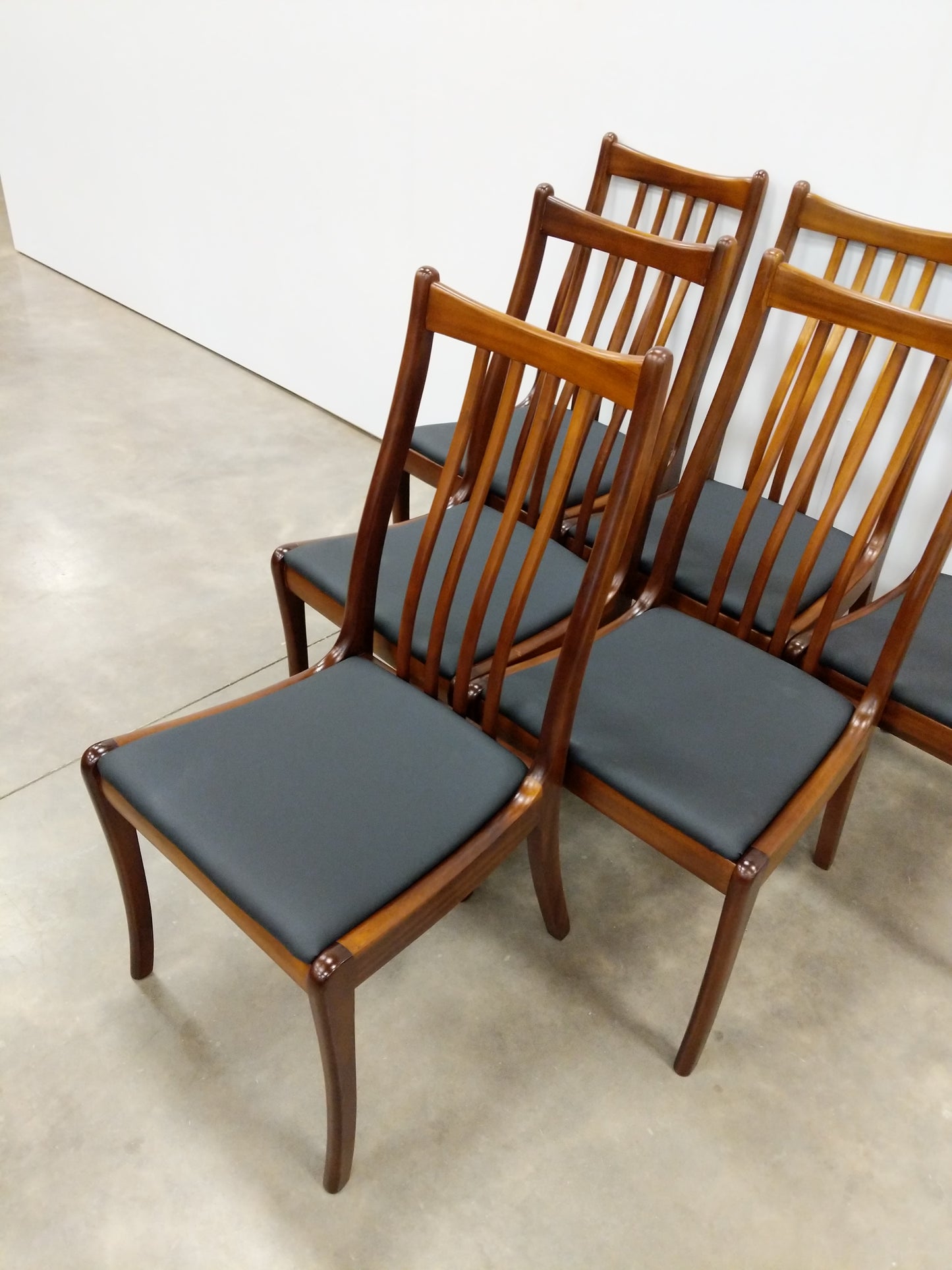 Set of 6 Vintage Mid Century Modern Dining Chairs