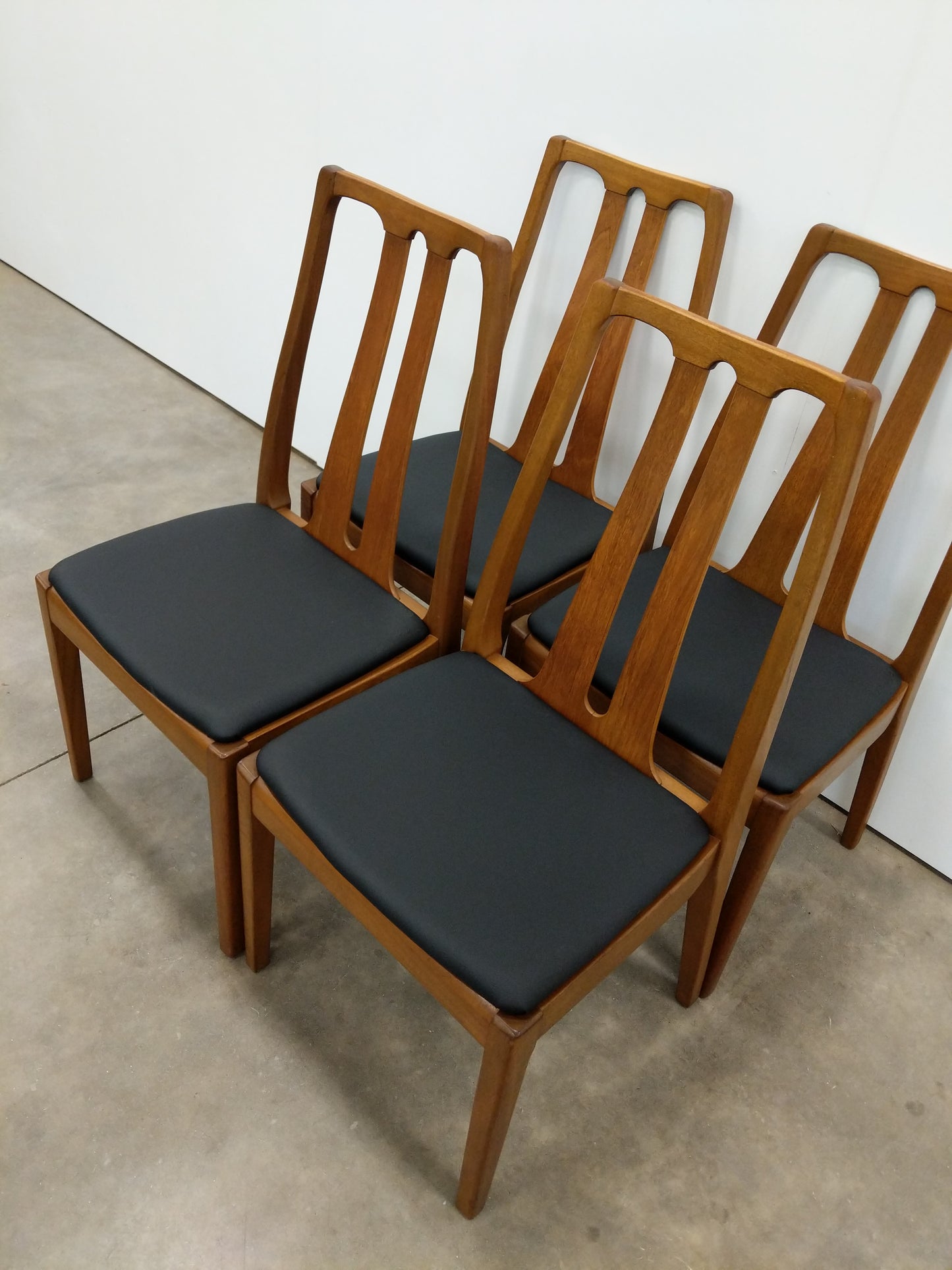 Set of 4 Vintage Mid Century Modern Dining Chairs by Parker Knoll