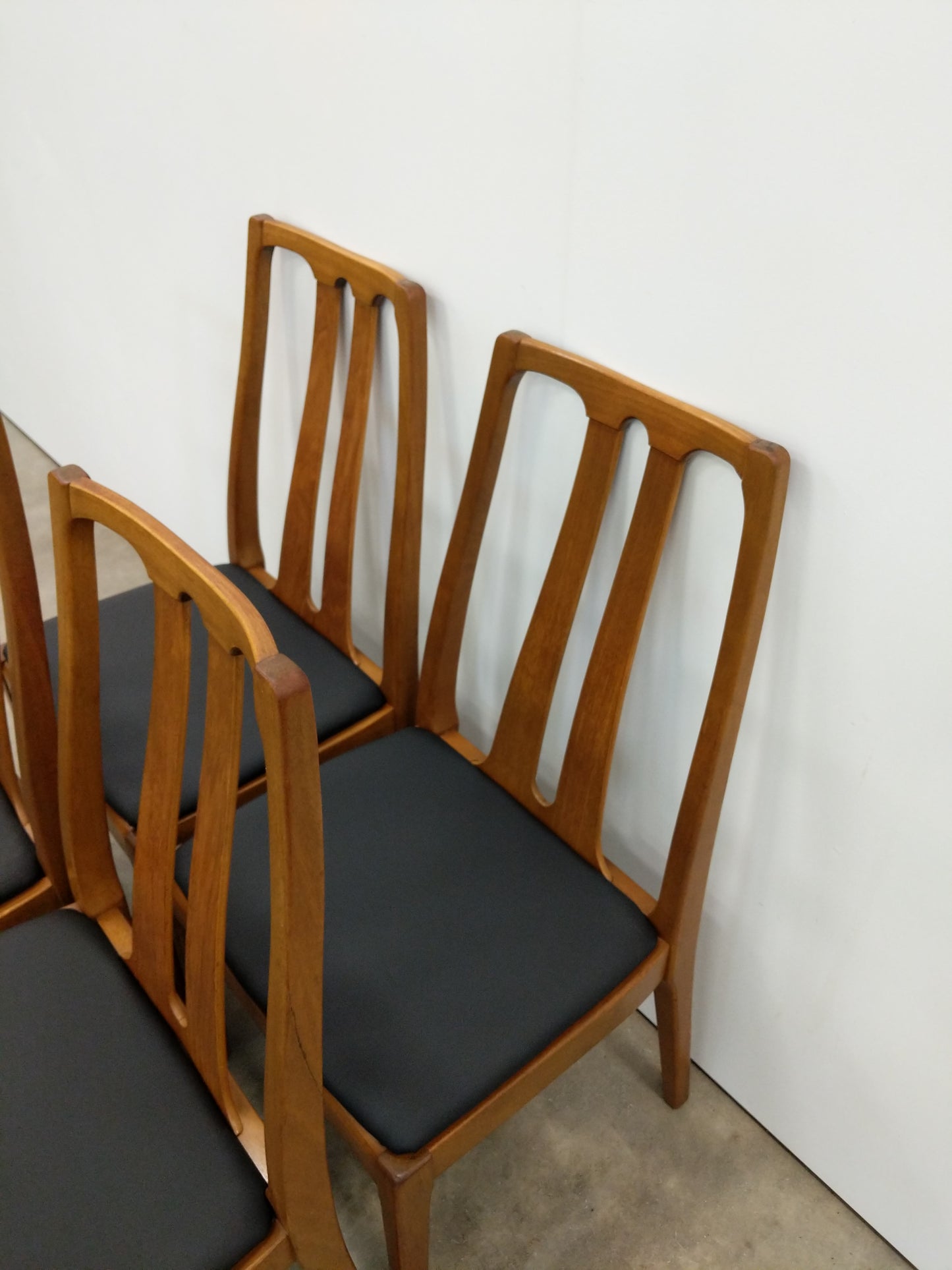 Set of 4 Vintage Mid Century Modern Dining Chairs by Parker Knoll