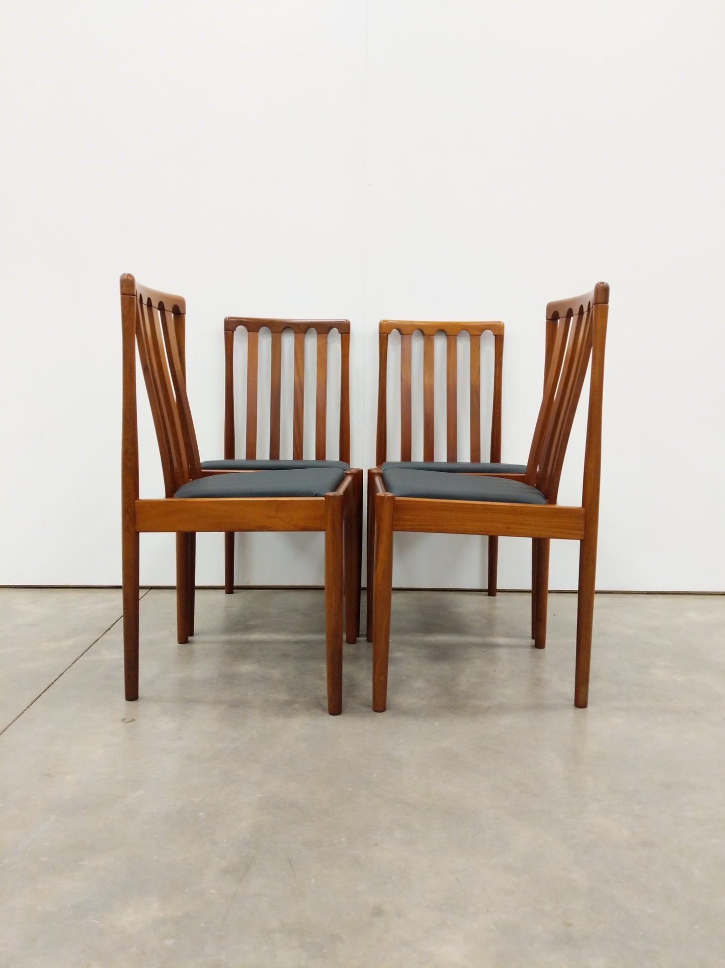 Set of 4 Vintage Mid Century Modern Dining Chairs by Meredew