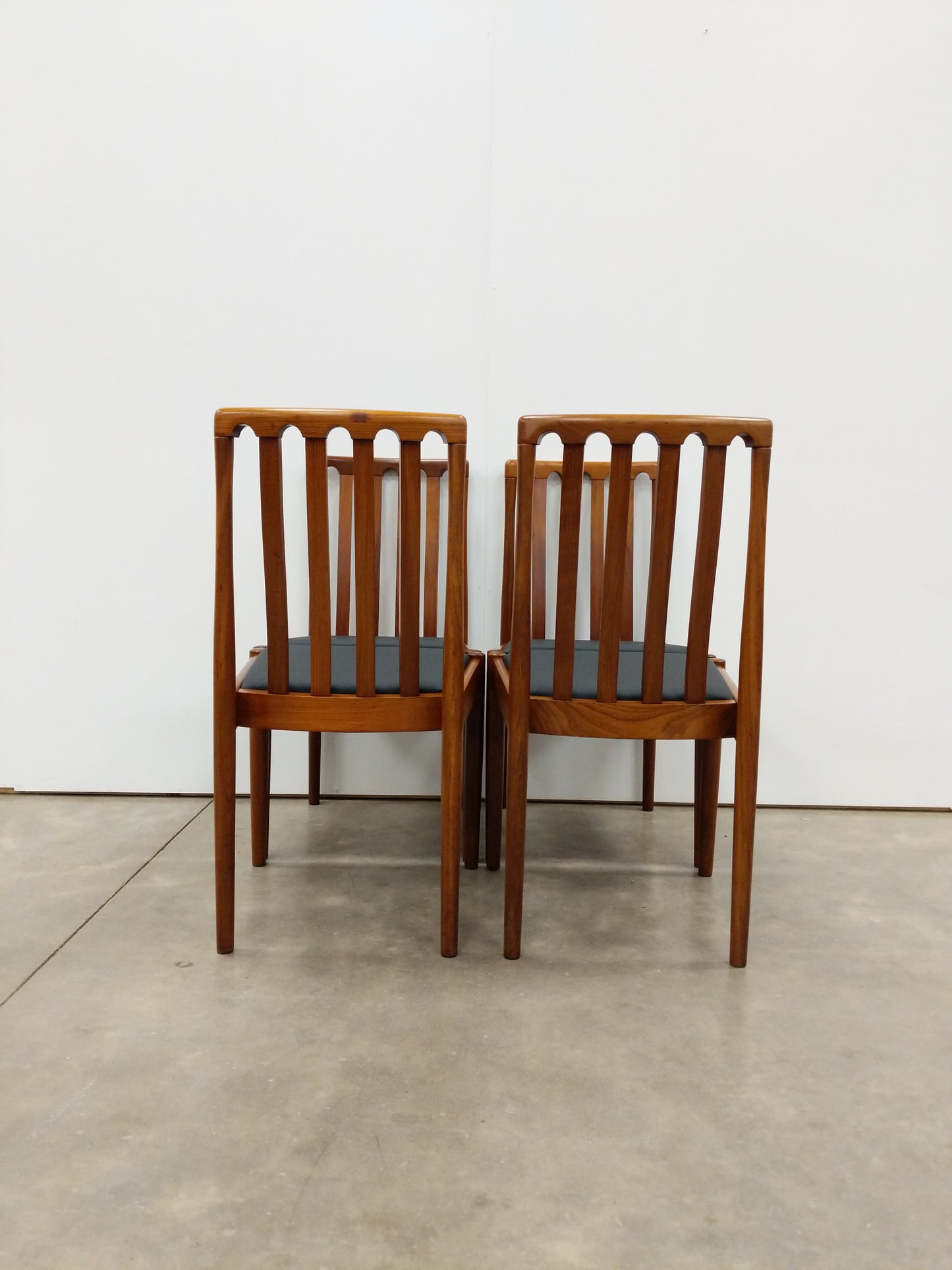Set of 4 Vintage Mid Century Modern Dining Chairs by Meredew