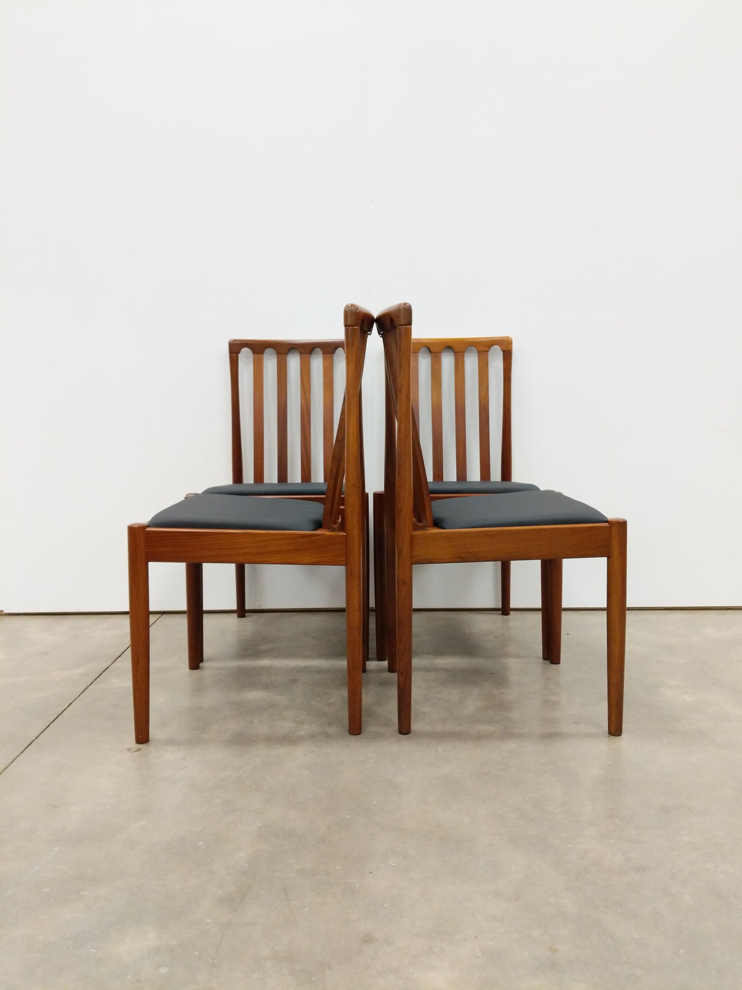 Set of 4 Vintage Mid Century Modern Dining Chairs by Meredew
