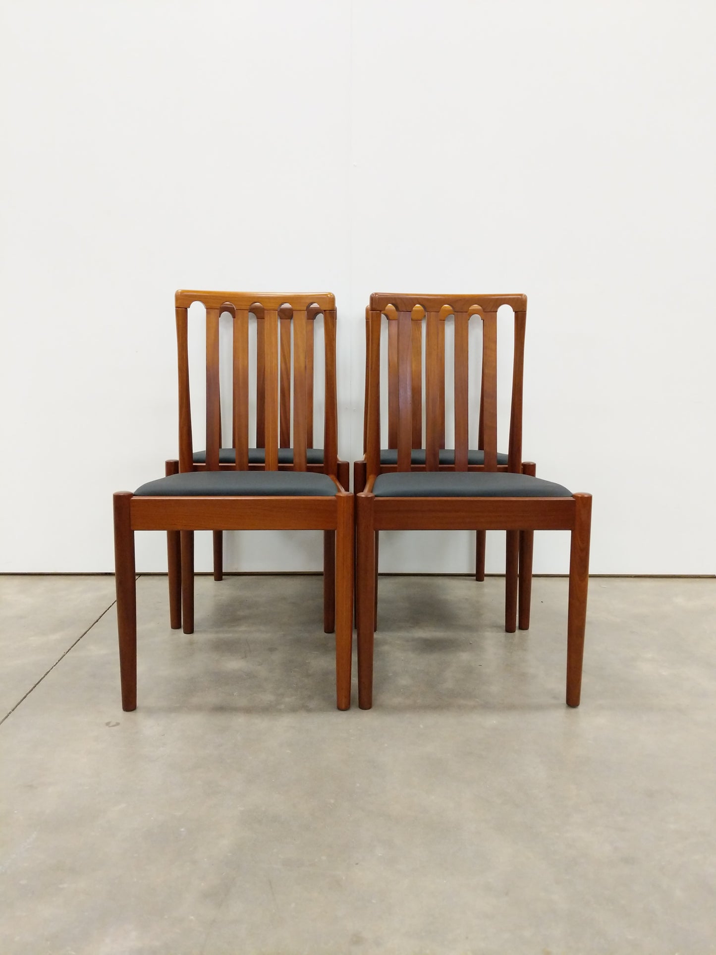 Set of 4 Vintage Mid Century Modern Dining Chairs by Meredew