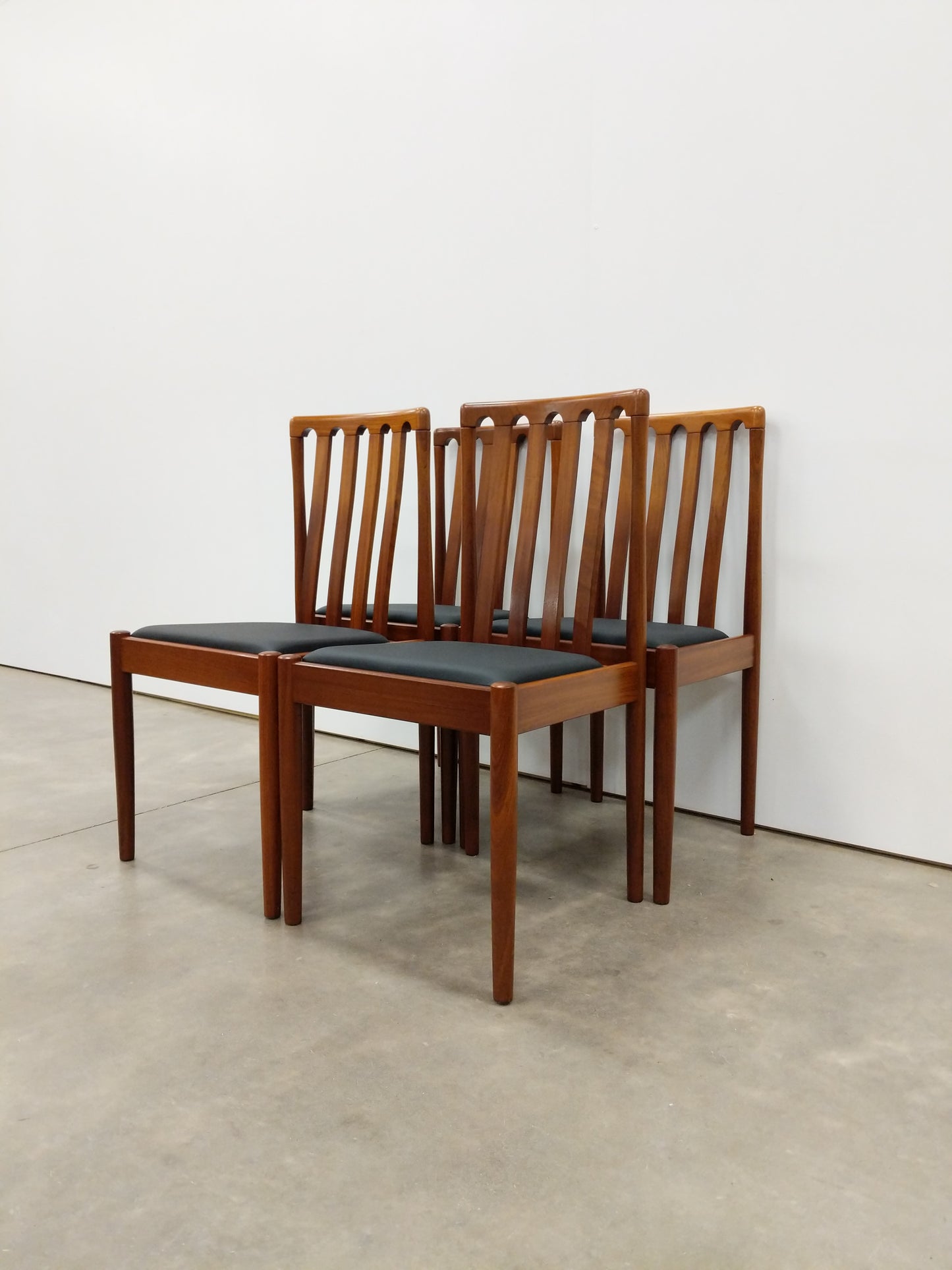 Set of 4 Vintage Mid Century Modern Dining Chairs by Meredew