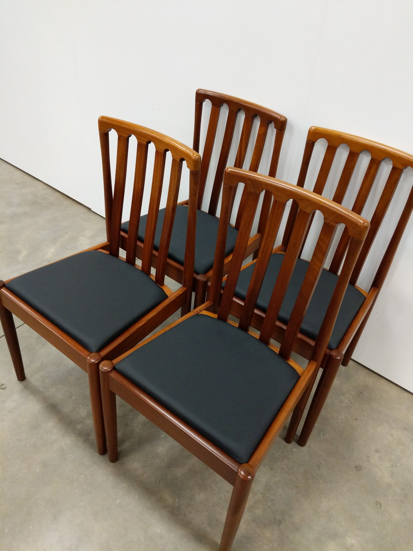 Set of 4 Vintage Mid Century Modern Dining Chairs by Meredew