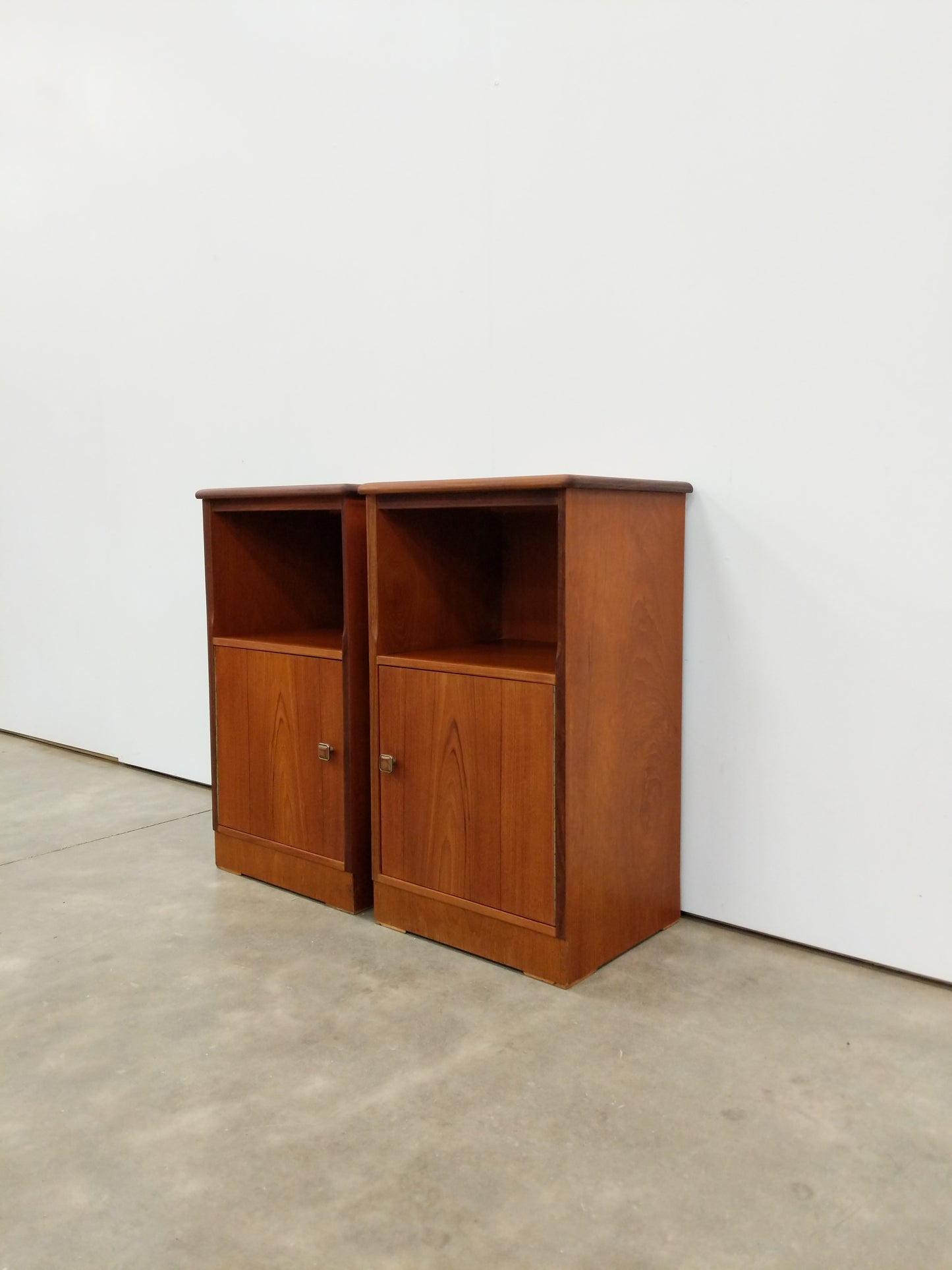Pair of Vintage Mid Century Modern Teak Nightstands