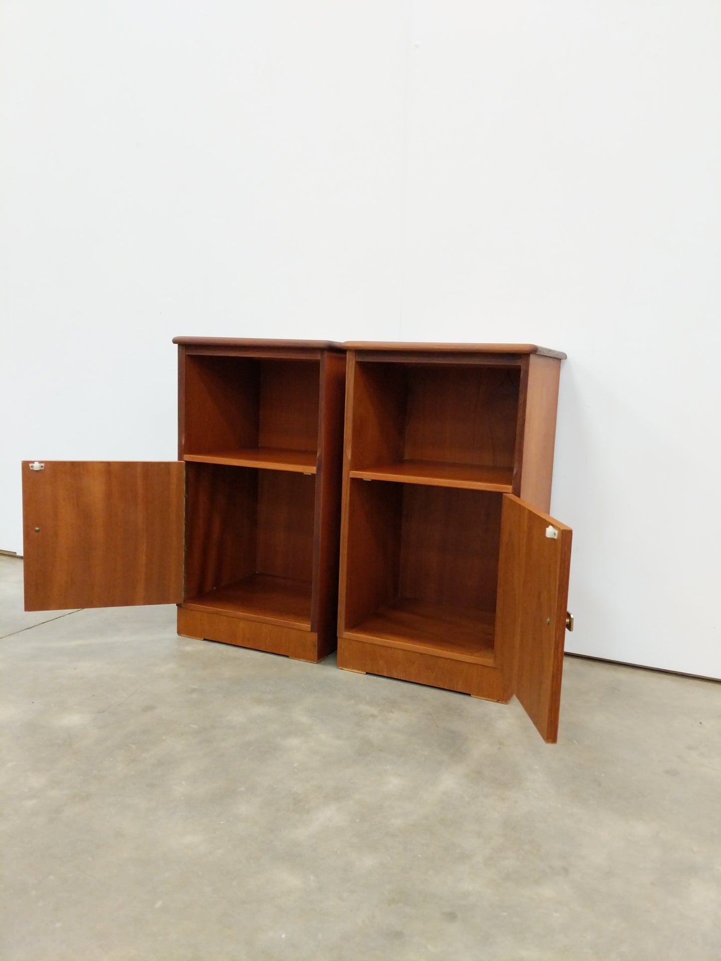 Pair of Vintage Mid Century Modern Teak Nightstands