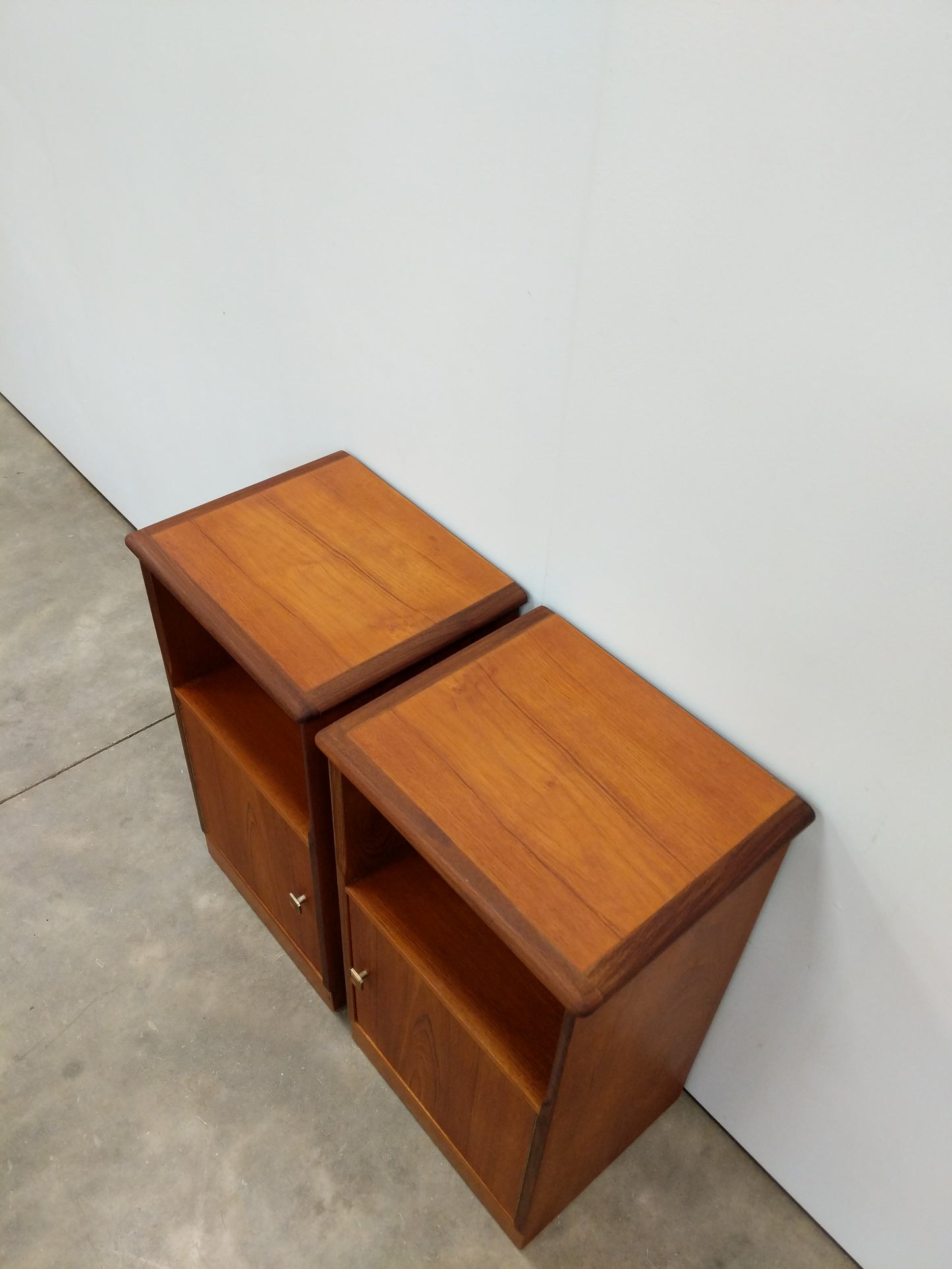 Pair of Vintage Mid Century Modern Teak Nightstands