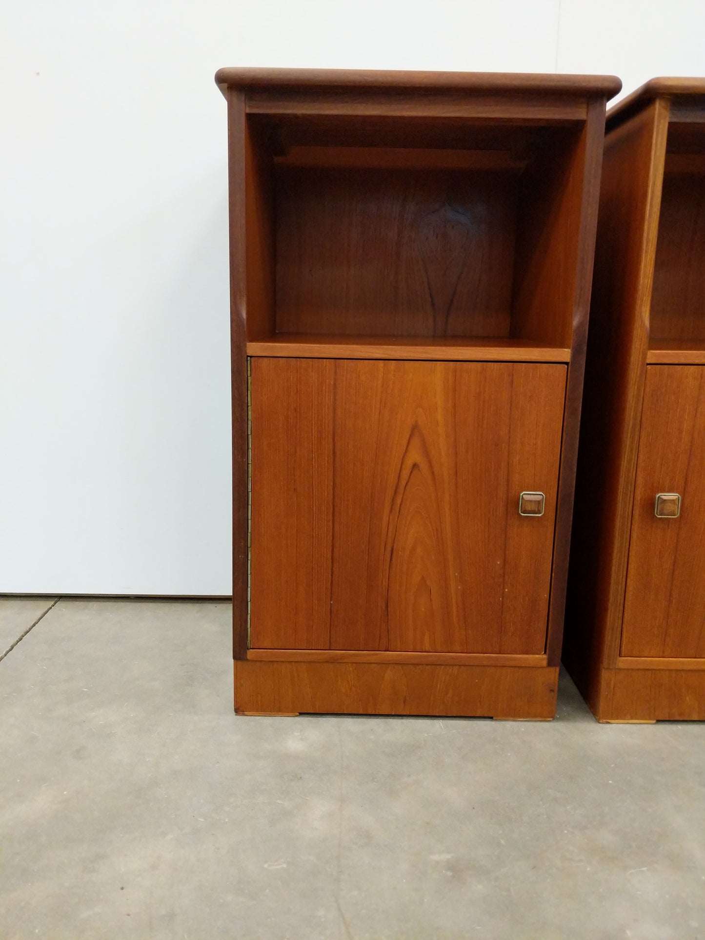 Pair of Vintage Mid Century Modern Teak Nightstands