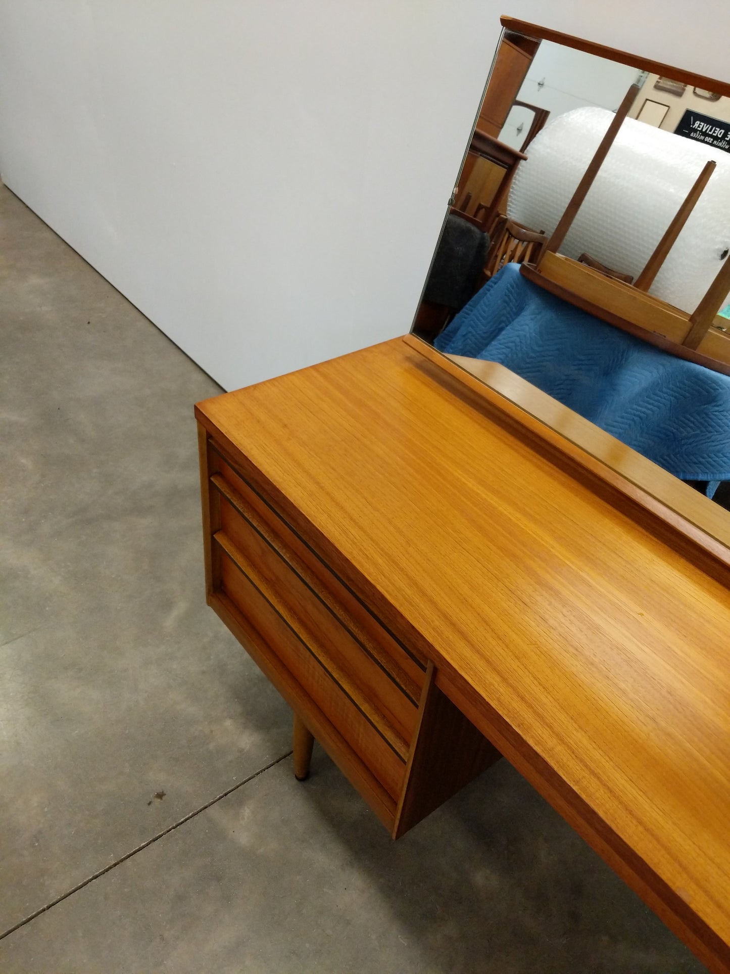 Vintage Mid Century Modern Teak Dressing Table / Desk with Mirror by Austinsuite