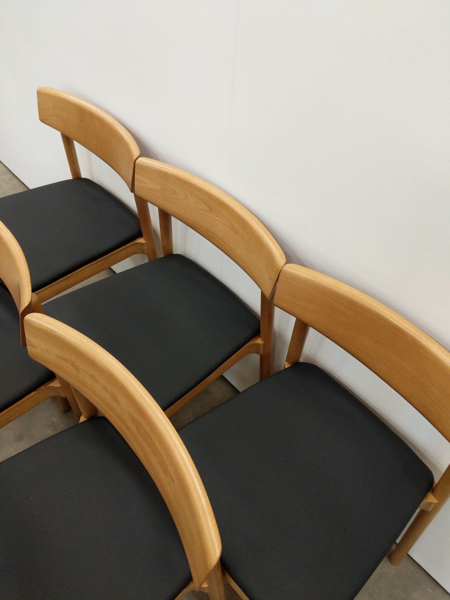 Set of 6 Beech Dining Chairs by Andreu World