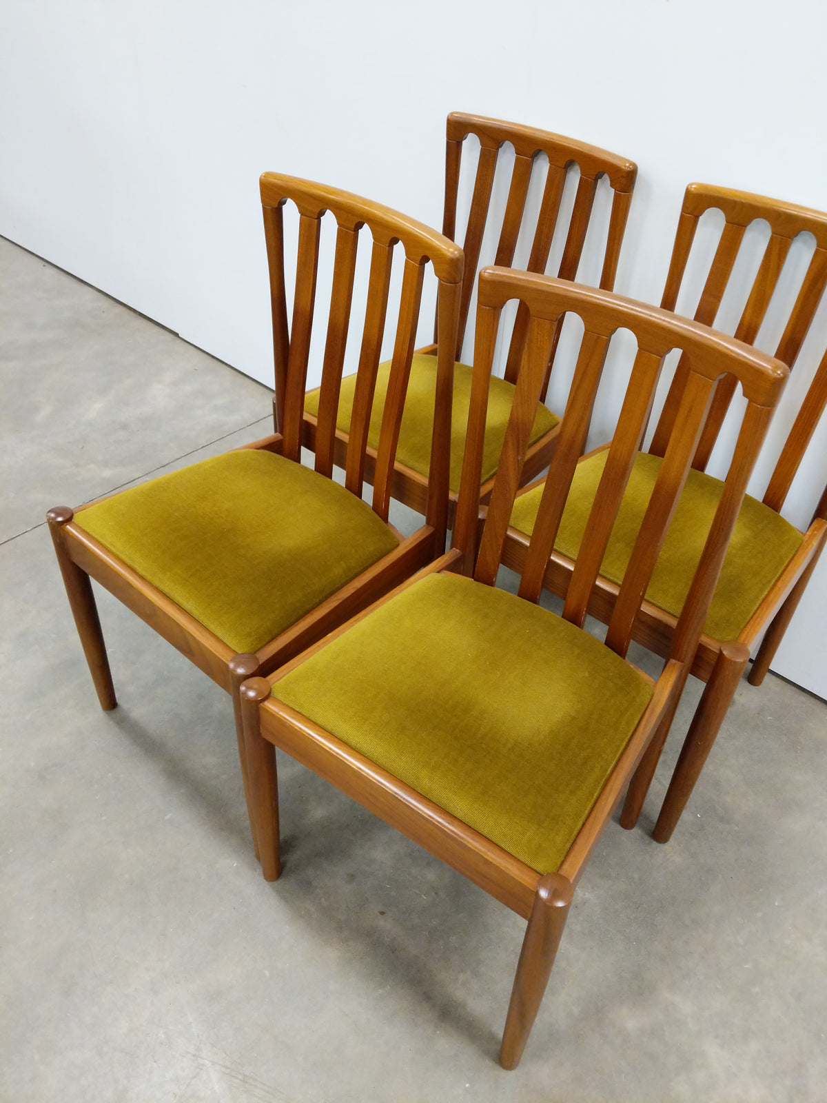 Set of 4 Vintage Mid Century Modern Dining Chairs by Meredew