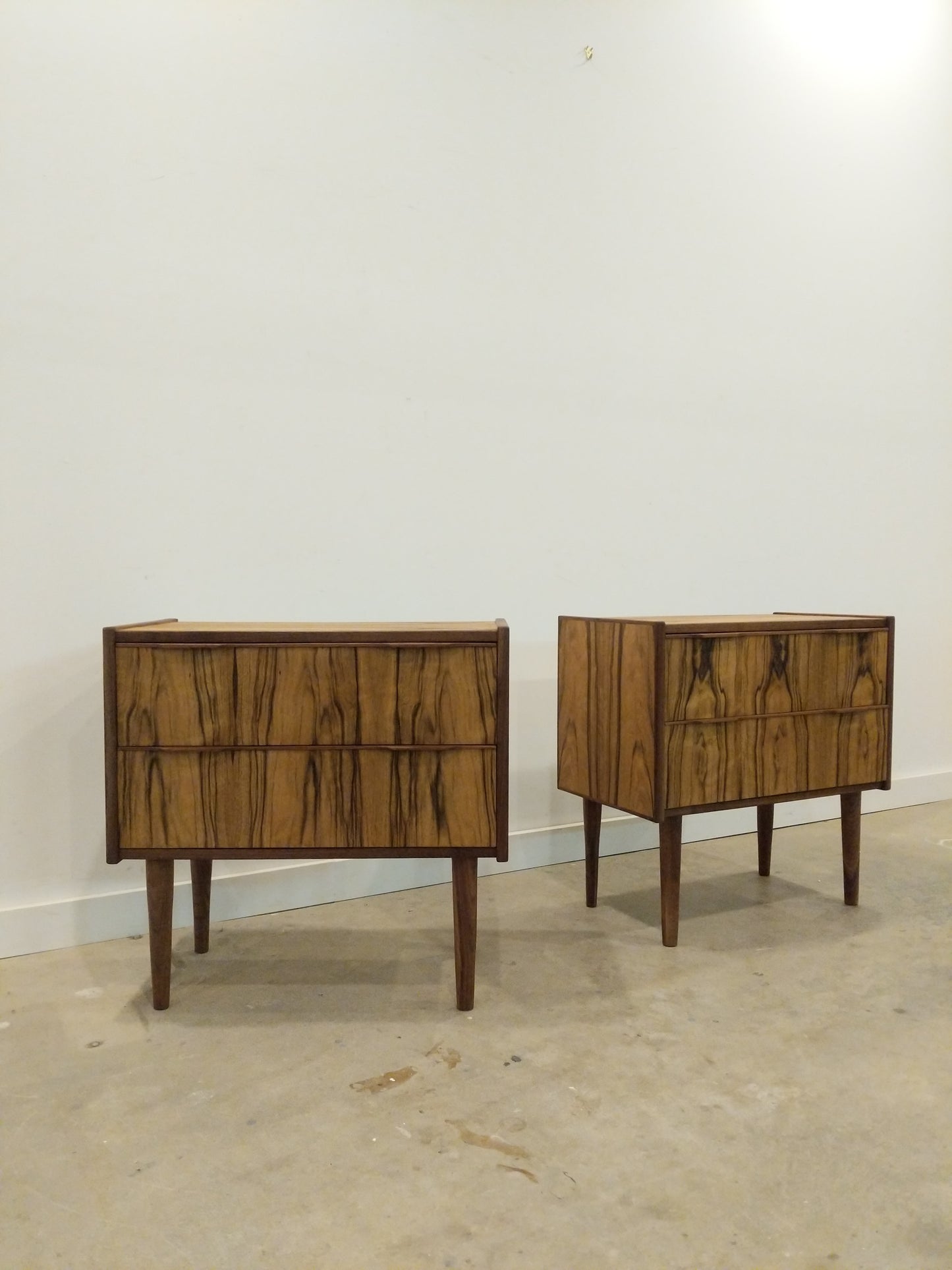 Pair of Contemporary Nightstands in Paldao